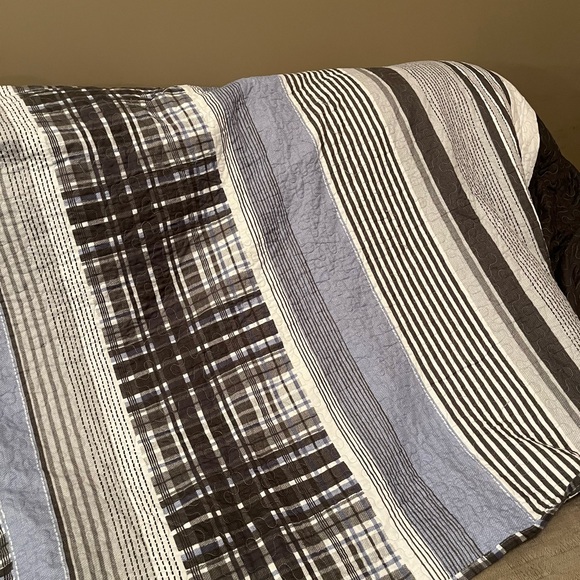 Better Homes Style Full/Queen Reversible Quilt, Blue, Gray, & White - Picture 4 of 8